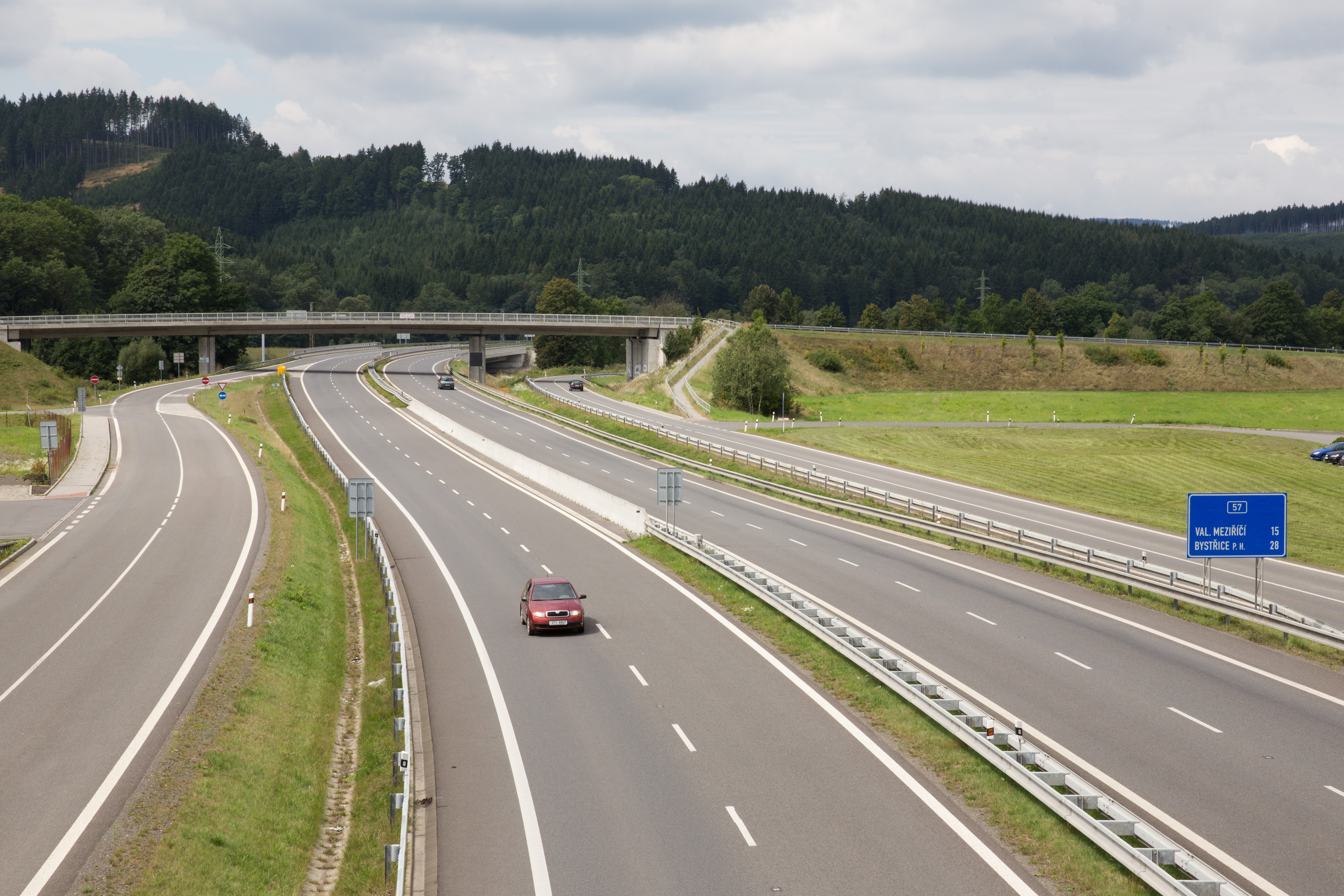 Prodeje dálničních známek hlásí růst o 1/5. Pomáhají financovat výstavbu 200 km nových dálnic