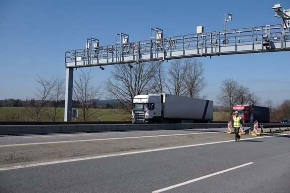 CzechToll úspěšně dokončil první testy nového mýtného sytému, registraci dopravců spustí od října