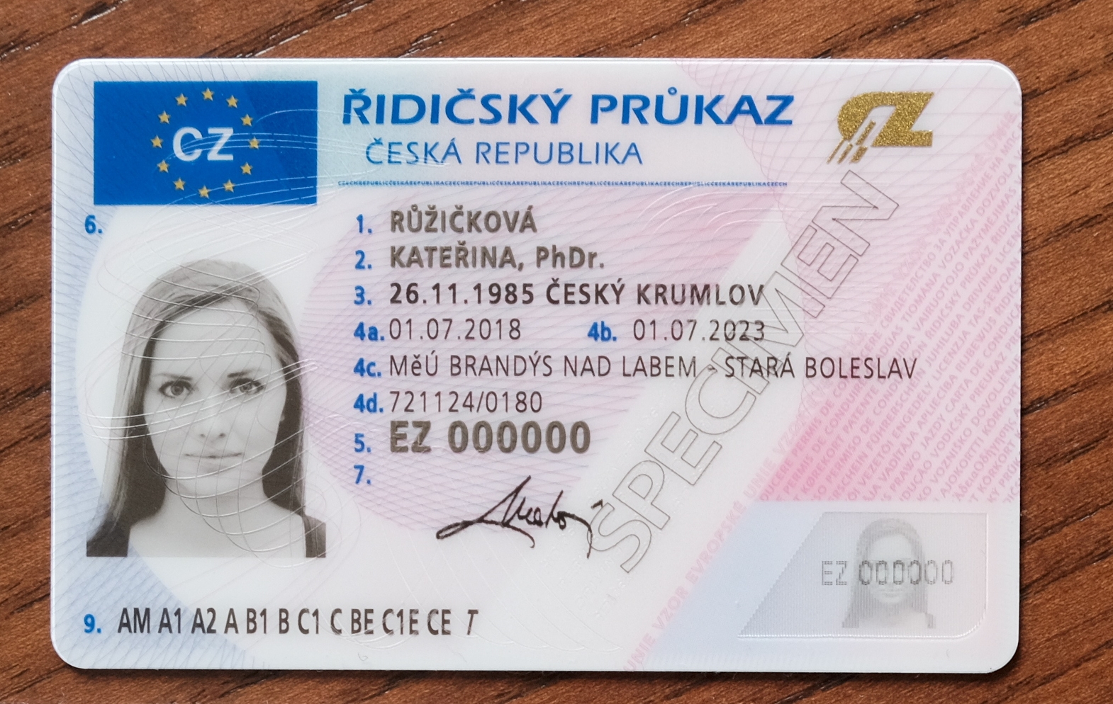 Až 225 tisíc řidičů a řidiček by si do konce roku mělo vyměnit svůj řidičský průkaz