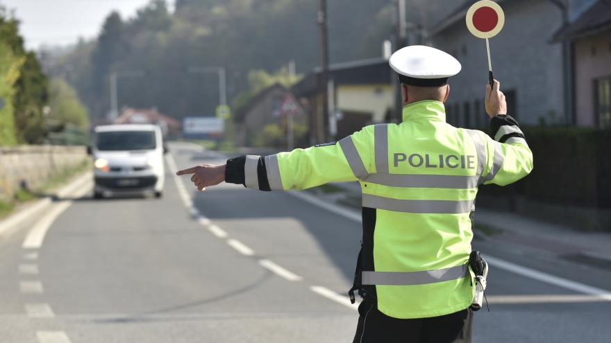 Přehlednější bodový systém schválila vláda, zavádí také možnost řídit auto už od 17 let s doprovodem