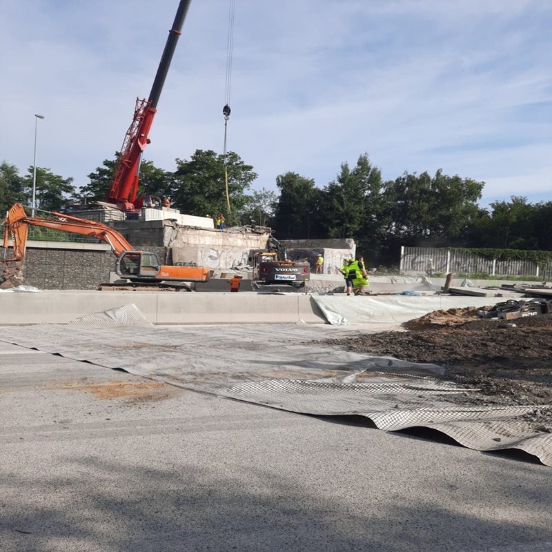 Chceme prošetření velkého zdržení při bourání mostu na D11. Musí padnout finanční sankce