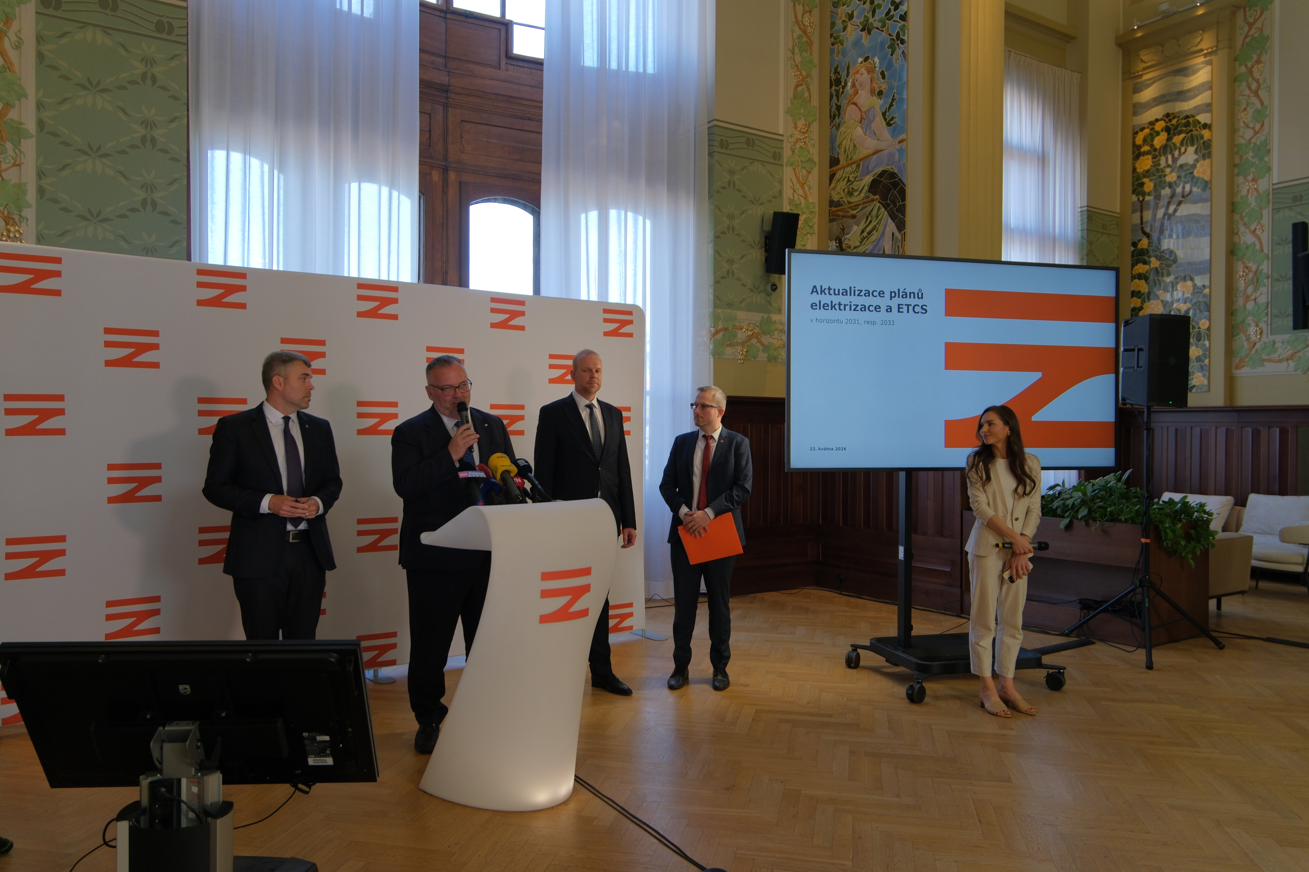 V následujících letech získá troleje 600 kilometrů tratí, prioritou ETCS jsou koridory