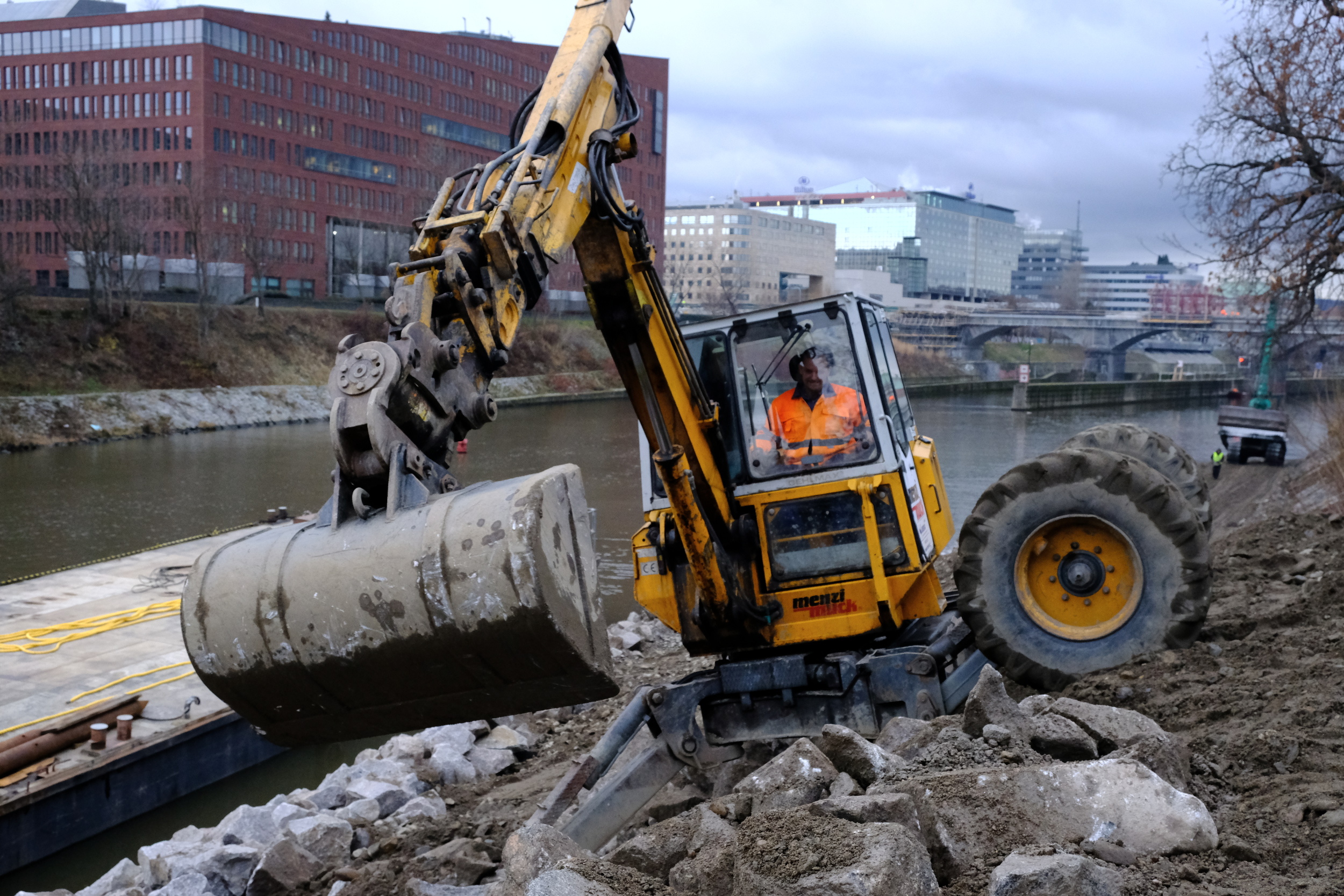 Na zdymadle Praha Štvanice začaly práce na modernizaci Vltavské vodní cesty do Prahy 