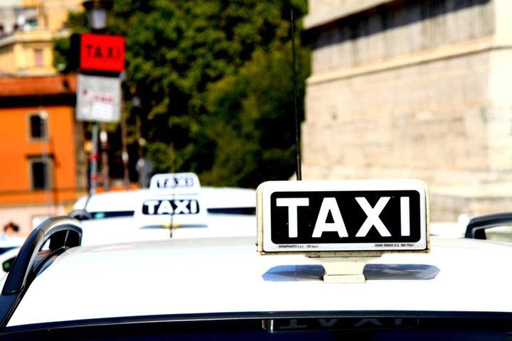 Postihy za nelegální taxislužbu a porušování pravidel se zpřísní