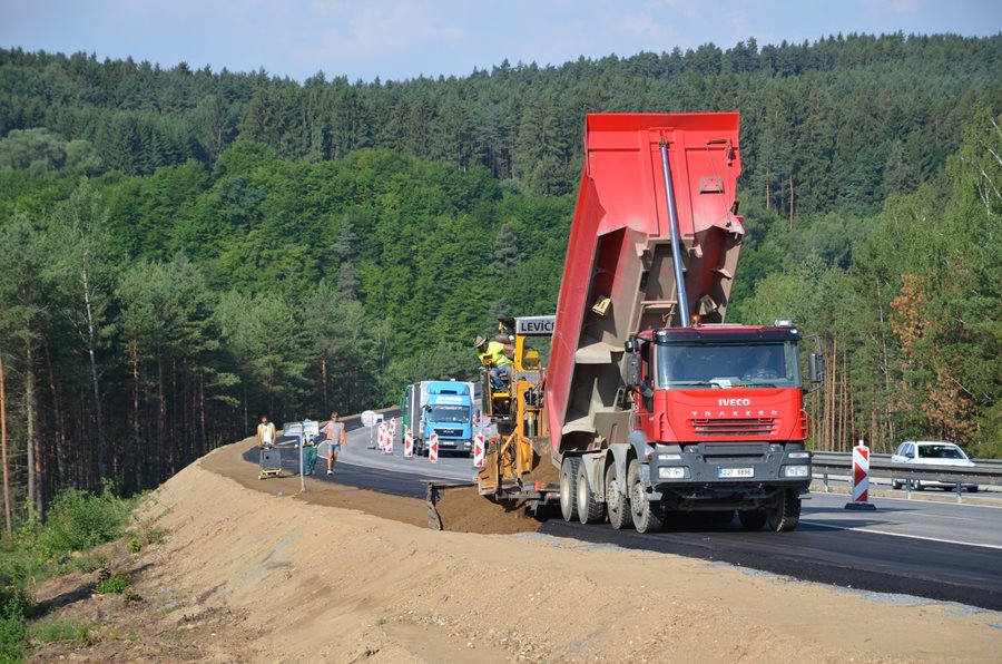 Dálnice D6 a D35 se můžou ještě letos začít stavět, informaci o přípravě staveb dostala vláda