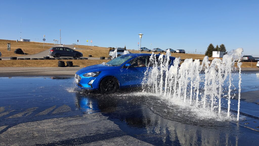 Start Driving učí mladé řidiče, jak se lépe pohybovat na silnicích. Zapojit se mohou i jejich rodiče