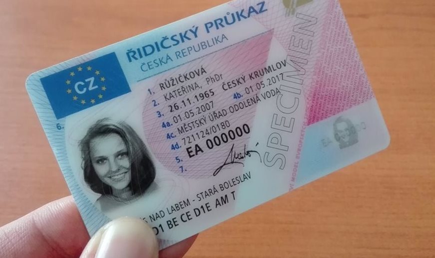 Do konce letošního roku propadne řidičský průkaz ještě 268 tisícům řidičů