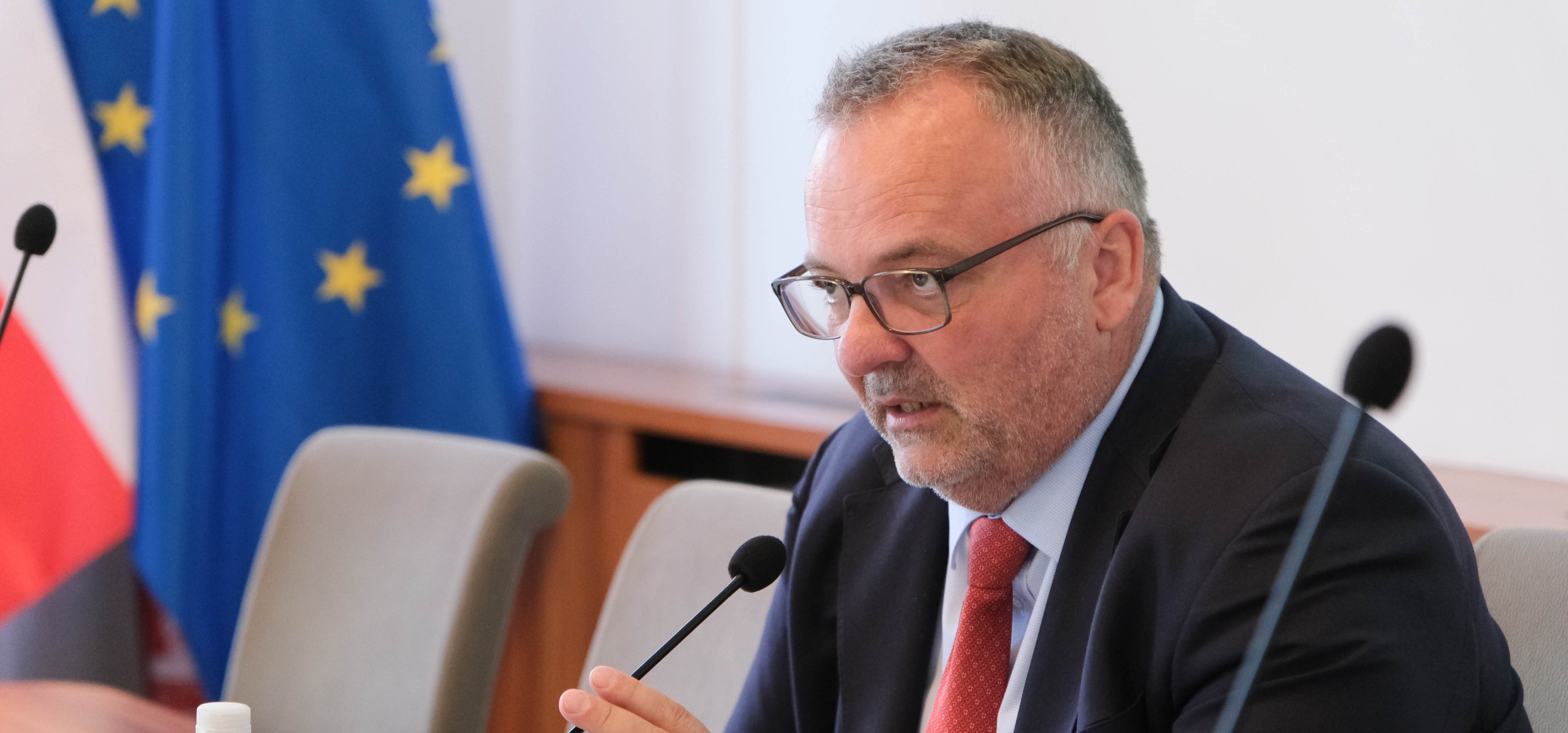 Ministr Bednárik povede podnikatelskou misi do zemí Střední Asie. Podpoří české firmy v dopravě
