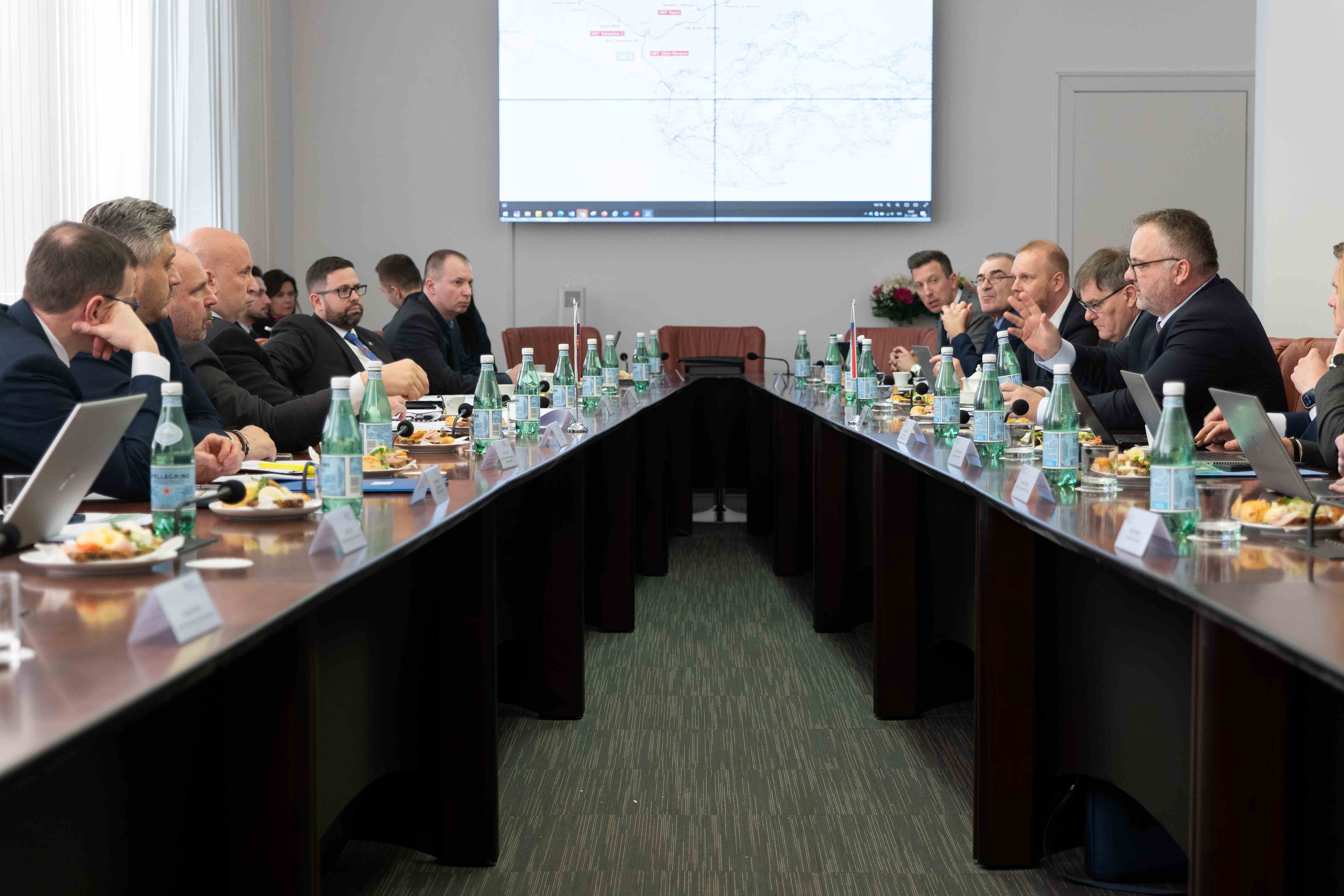 Česko a Slovensko posilují spolupráci. Ministři dopravy jednali v Bratislavě