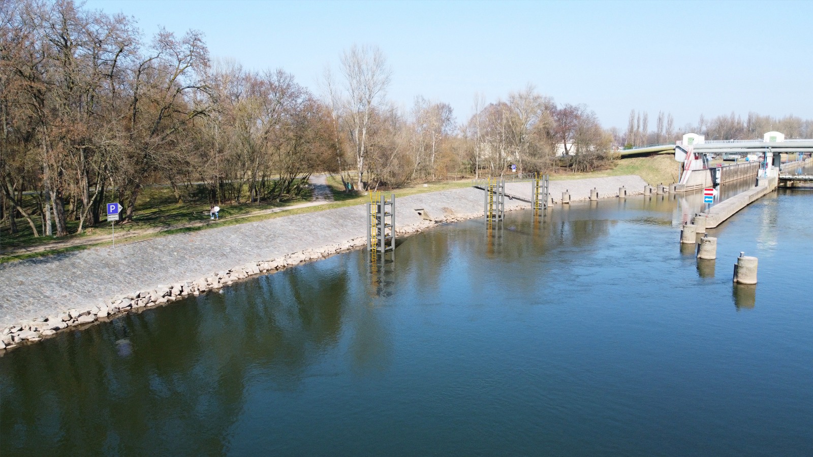 Vyšší bezpečnost pro plavbu na Labi v Pardubicích: nové stání ochrání lodě i při vysoké vodě