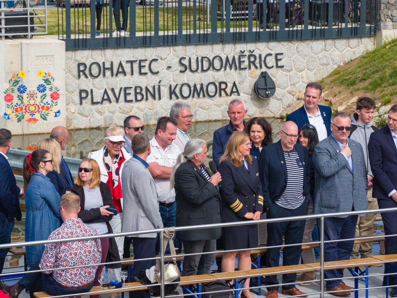 TZ-Nova-plavebni-komora-Rohatec-Sudomerice-a-rozsirene-pristaviste-v-Hodonine-privitali-prvni-vyletniky1.jpg