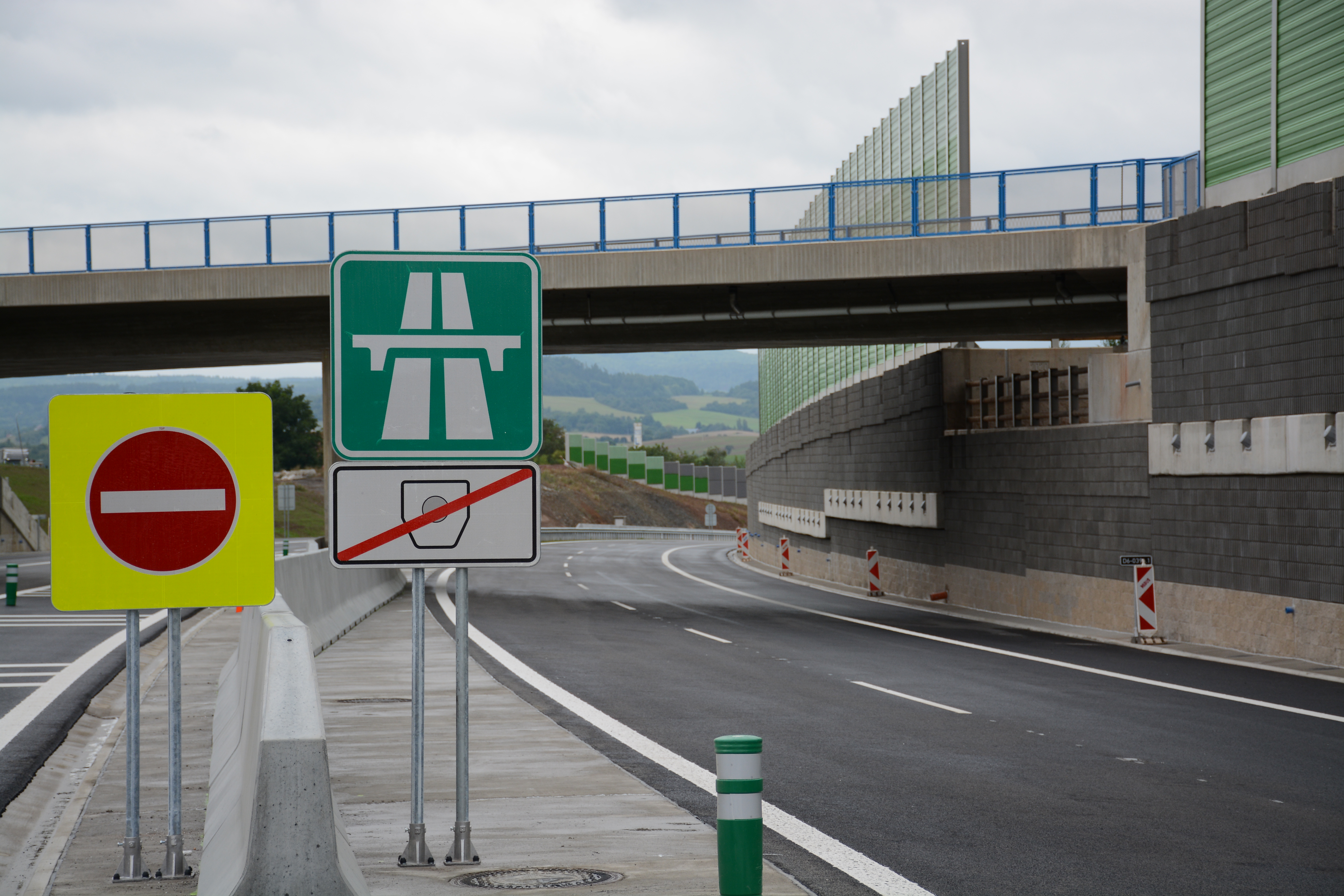 Proč je dobré za užití dálnic platit? Pomůže to rozvíjet dopravní infrastrukturu