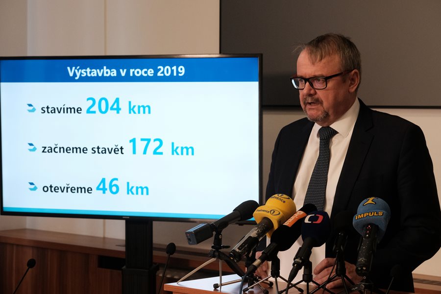 Letos stavba 204 kilometrů silnic, v příštím roce dalších 172 kilometrů