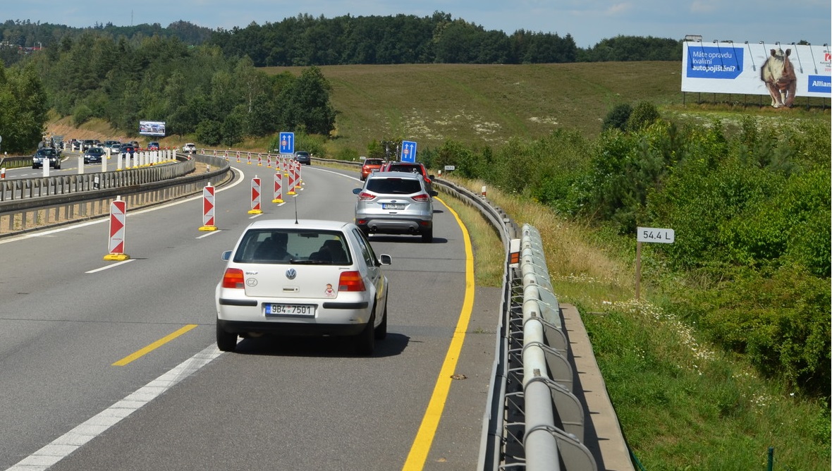 Ministerstvo dopravy naplní zákon, který od září zakazuje billboardy v ochranném pásmu dálnic