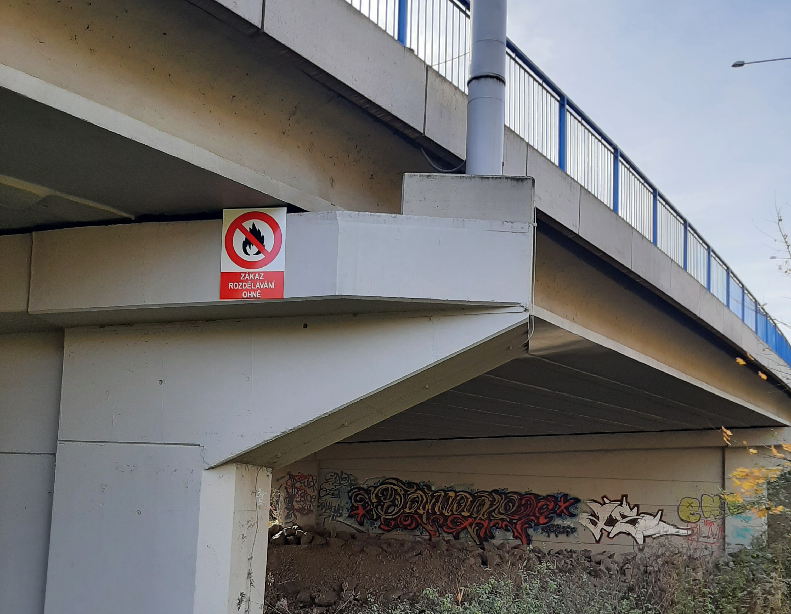 ŘSD muselo v Třebíči opravit most, který poškodili bezdomovci