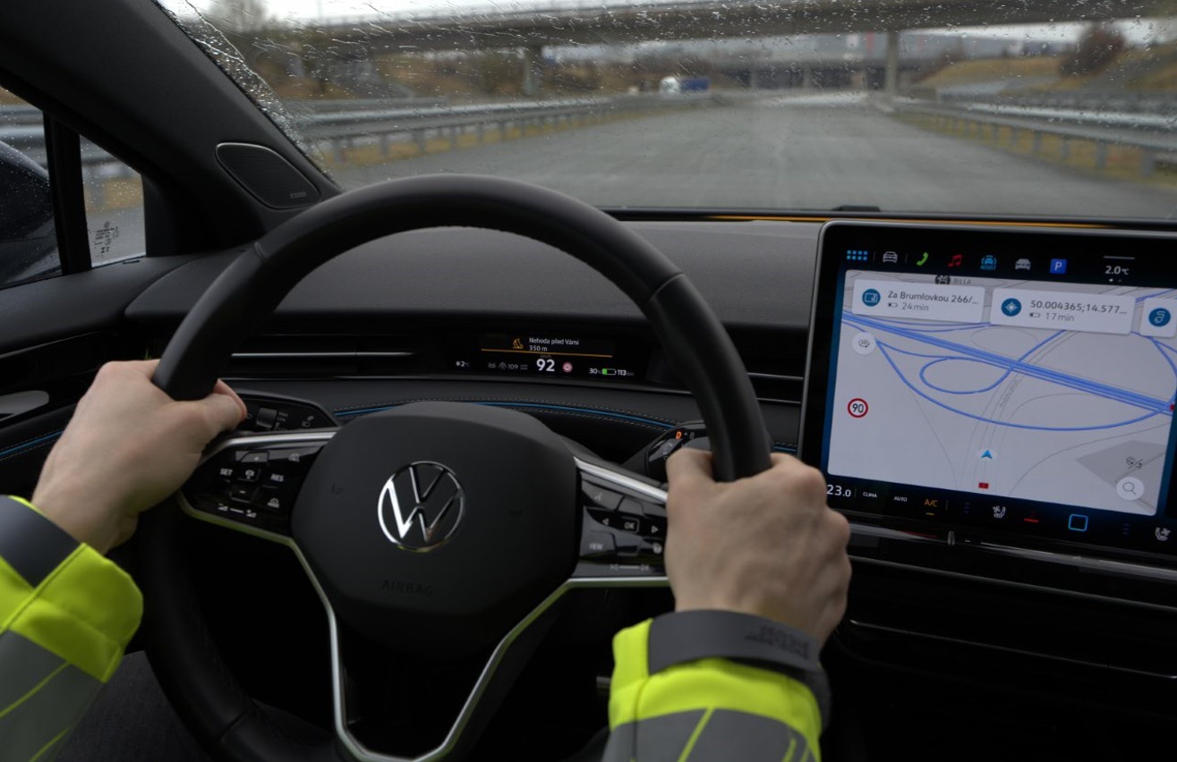 Vláda schválila strategii rozvoje C-ITS. Přinese více informací pro řidiče i bezpečnější provoz