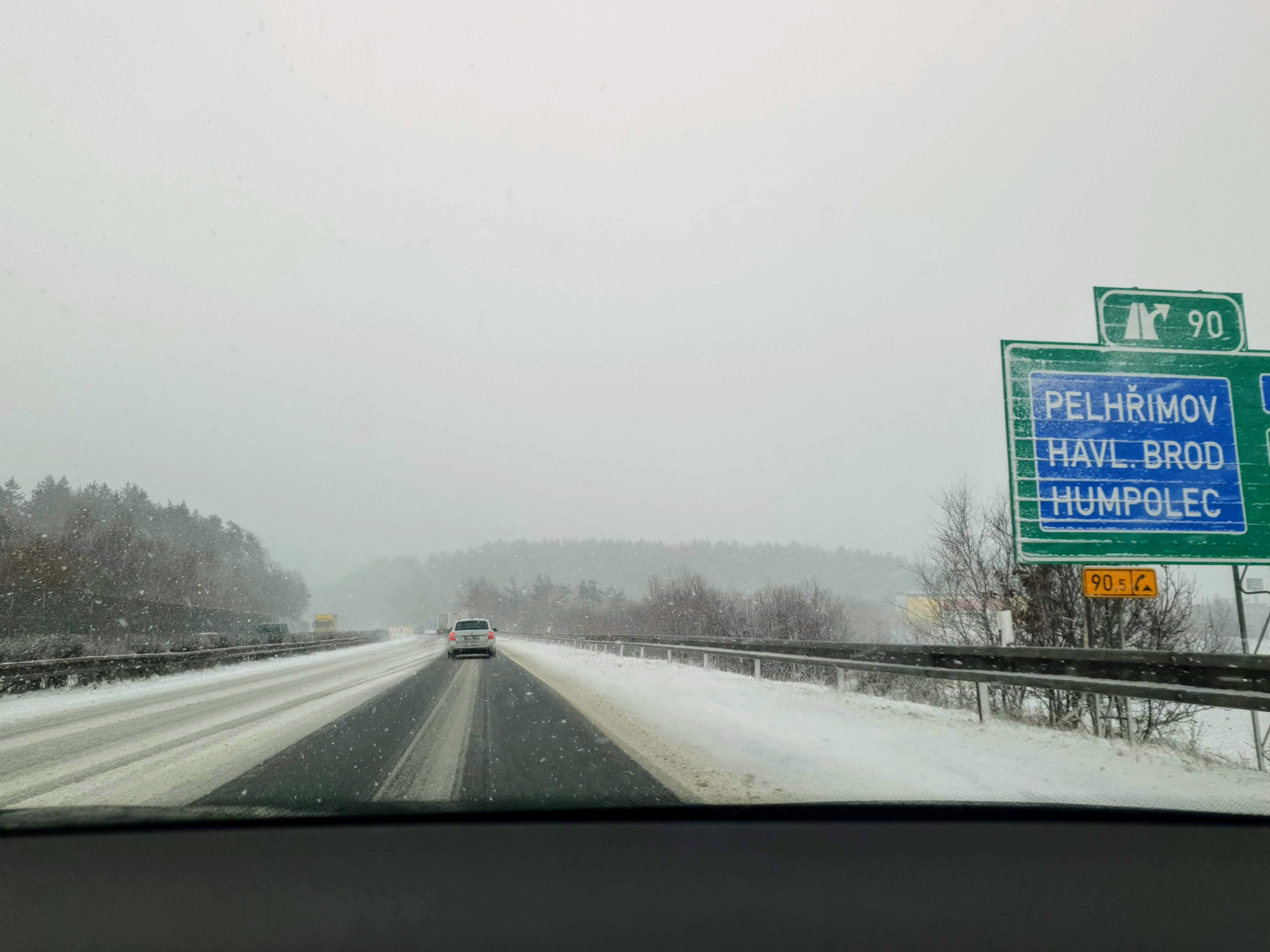 Vlivem aktuál. počasí čeká na řidiče náledí, Besip vysvětluje, na co si dát za volantem pozor 