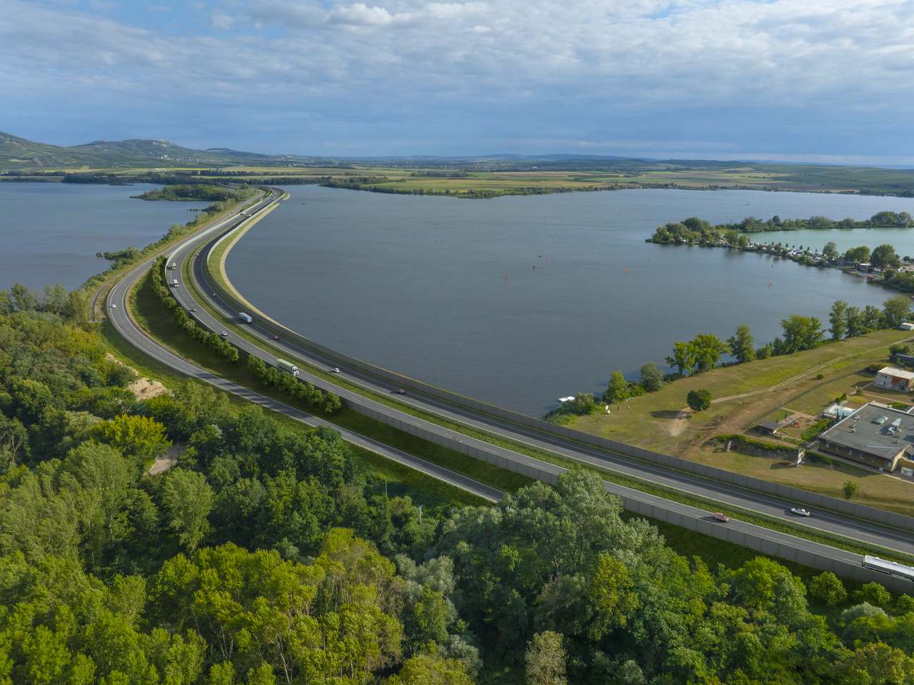 Dálnice D52 přes Novomlýnské nádrže povede na samostatném násypu