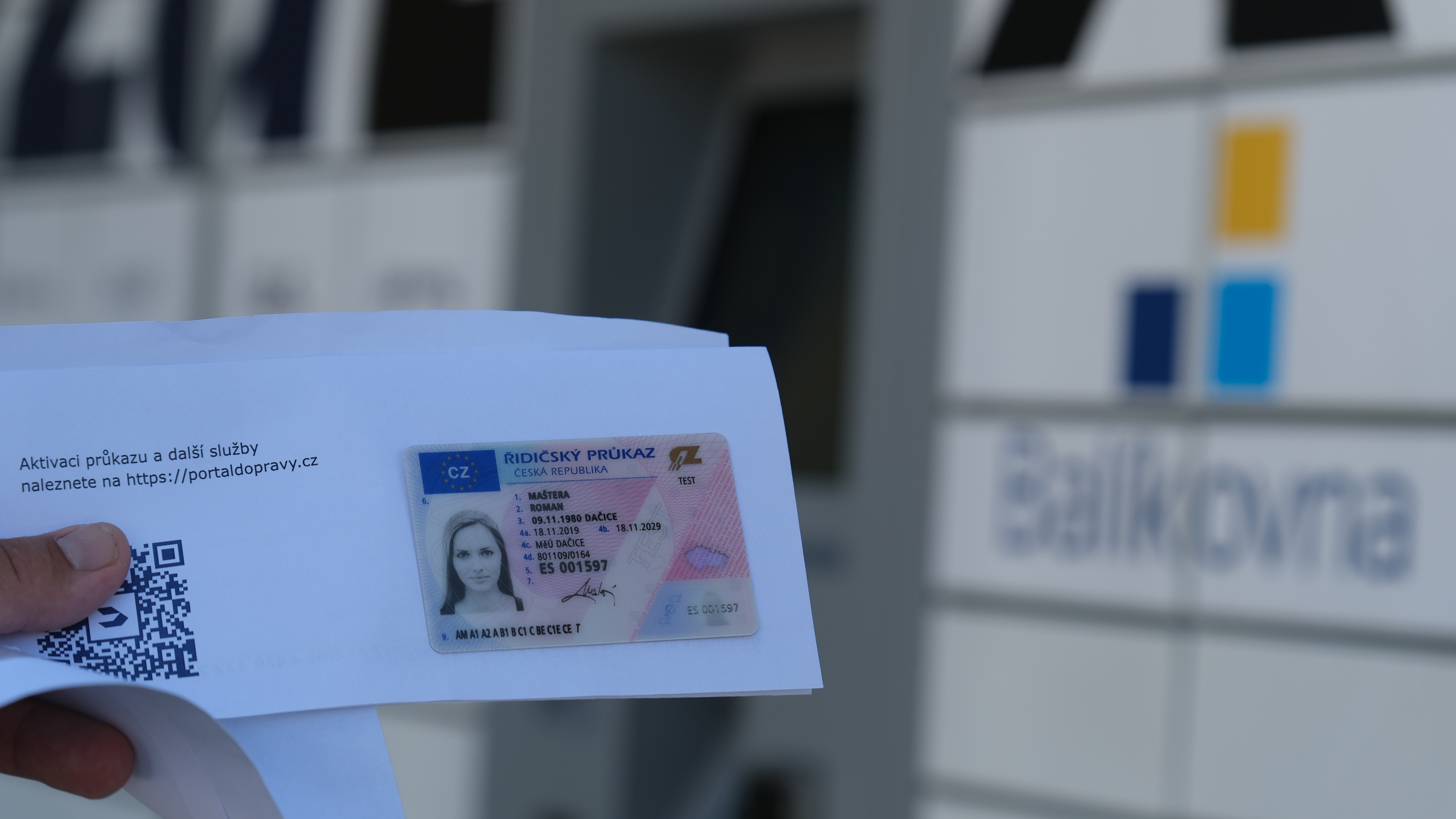 Zkontrolujte si platnost řidičského průkazu a objednejte si ho přes Portál dopravy do výdejního boxu