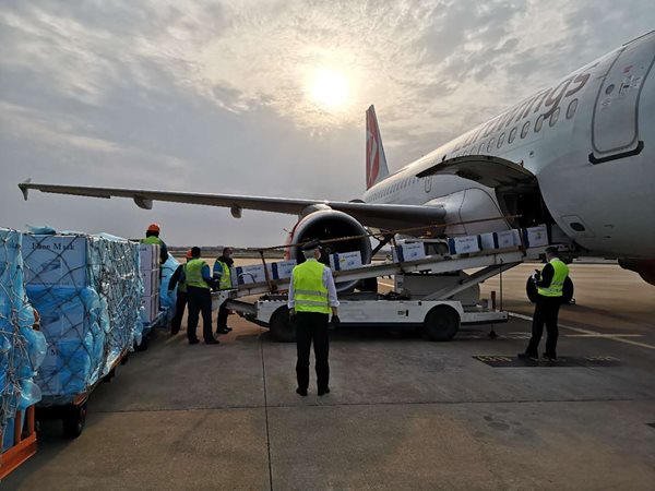 Czech Airlines and Smartwings are launching an air bridge between the Czech Republic and China, importing medical supplies