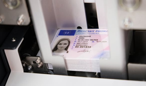 Do konce roku je potřeba vyměnit přes 451 tisíc řidičáků. Zkontrolujte si před létem jeho platnost