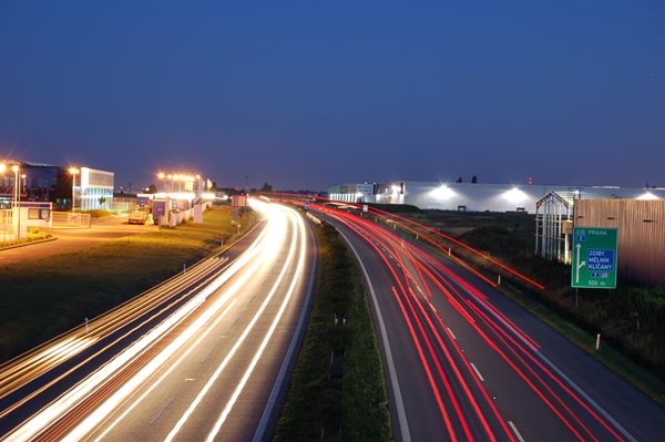 Na D1 v Praze stoupl za pět let provoz o třetinu, denně tam projede přes 100 000 aut