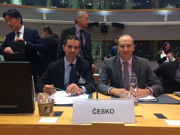 Transport ministers in Brussels addressed the issue of reducing greenhouse gas emissions in transport