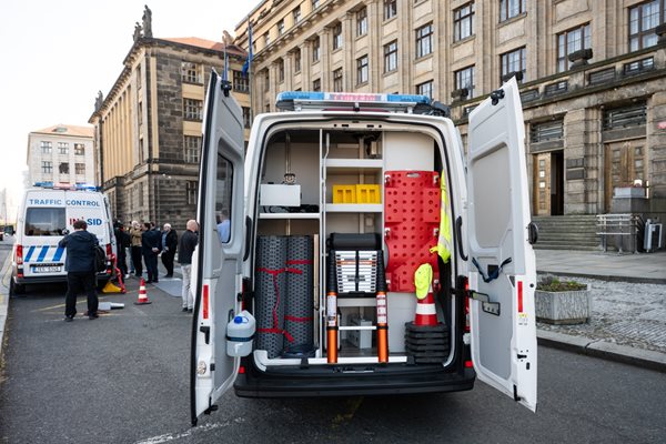 Nová vozidla Inspekce silniční dopravy mají kontrolní techniku, která odhaluje přestupky na dálku