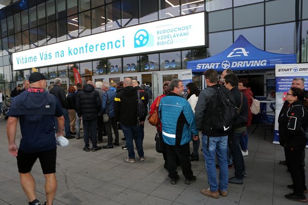 Autoškoly a zkušební komisaři z celé republiky se seznámili s novinkami, které přináší novela zákona o silničním provozu