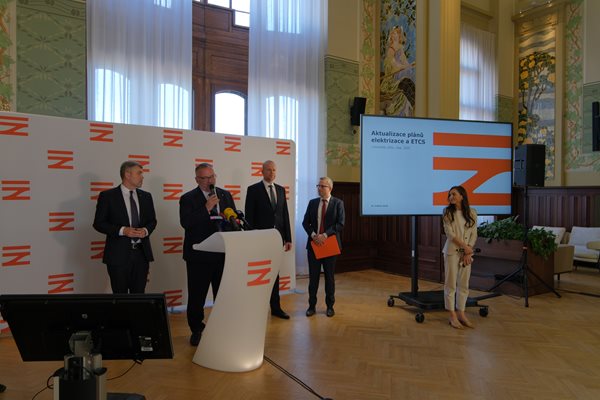 V následujících letech získá troleje 600 kilometrů tratí, prioritou ETCS jsou koridory