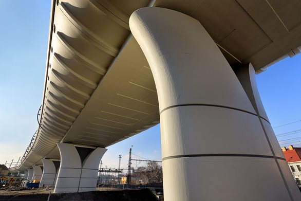 The V4 is making preparations for high-speed rail lines