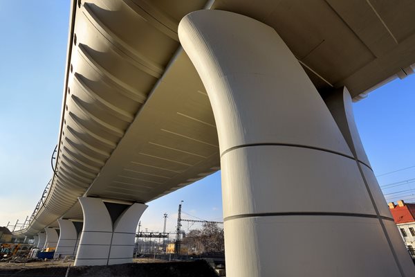 The V4 is making preparations for high-speed rail lines