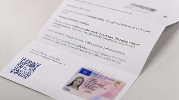 Do konce roku skončí platnost stovkám tisíc řidičáků. Papírování patří minulosti