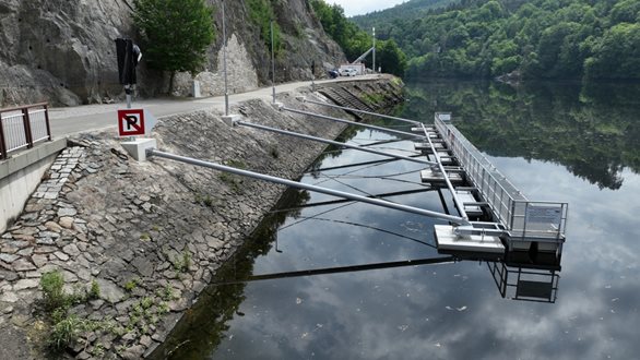 Nové čekací stání pro malá plavidla nad plavební komorou Štěchovice je v provozu