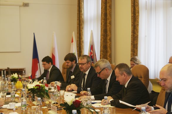 Zástupci zemí V4 se shodli na tom, že návštěva servisu v souvislosti s aférou Dieselgate nemá být povinná