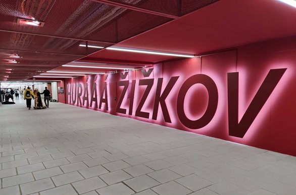 Prodlouženým podchodem na pražském hlavním nádraží denně projdou tisíce lidí 