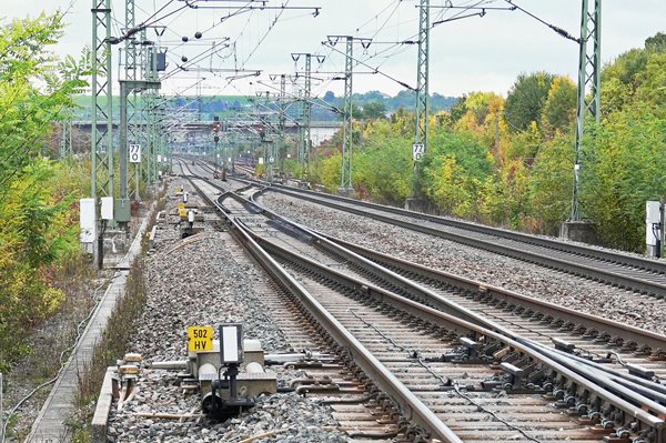 Geodeti mapují území pro další přípravu trasy Nového železničního spojení Drážďany – Praha