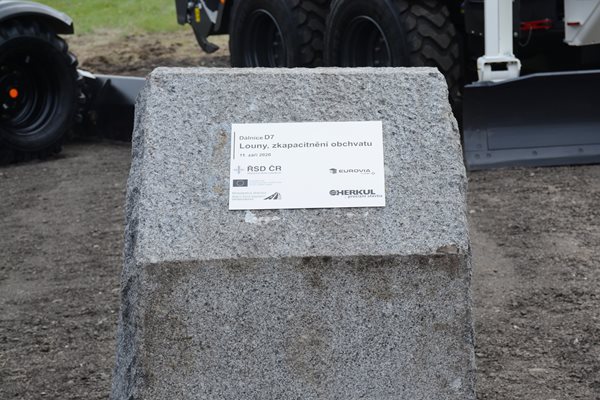 Ředitelství silnic a dálnic zahajuje výstavbu dálnice D7 u Loun