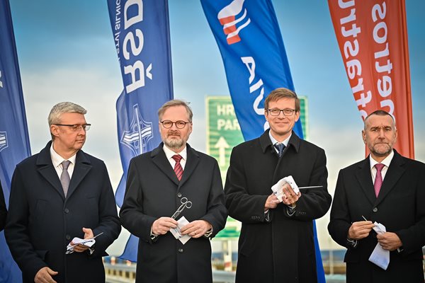 D35 se dál rozrůstá. Silničáři otevřeli úsek Časy-Ostrov