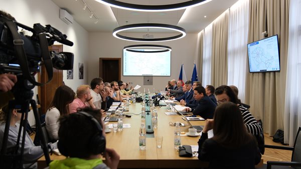 Nové silnice a rychlodráhy propojí krajská města a zkrátí cestování do regionů i metropolí