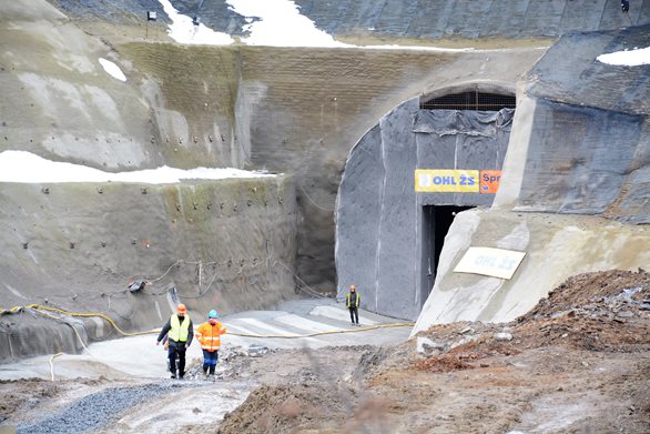 The journey from Prague to České Budějovice will be faster by 25 minutes thanks to new tunnels