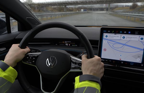 Vláda schválila strategii rozvoje C-ITS. Přinese více informací pro řidiče i bezpečnější provoz