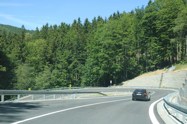 Na silnicích se cítíme bezpečněji, změny pravidel a prevence nesou výsledky